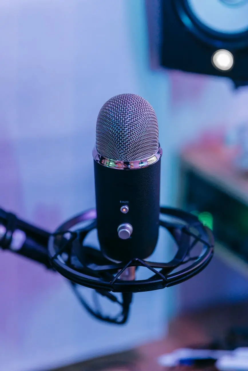 Prenotare un doppiaggio voice-over nelle Fiandre: guida pratica per la regia e il casting